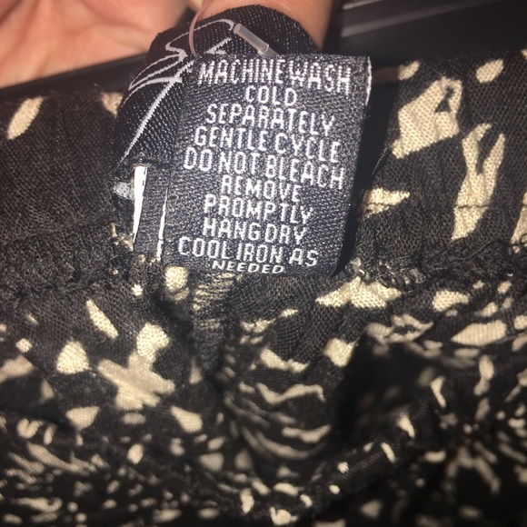 ♦️NWT♦️Sunburst Flower Shorts - Picture 3 of 6